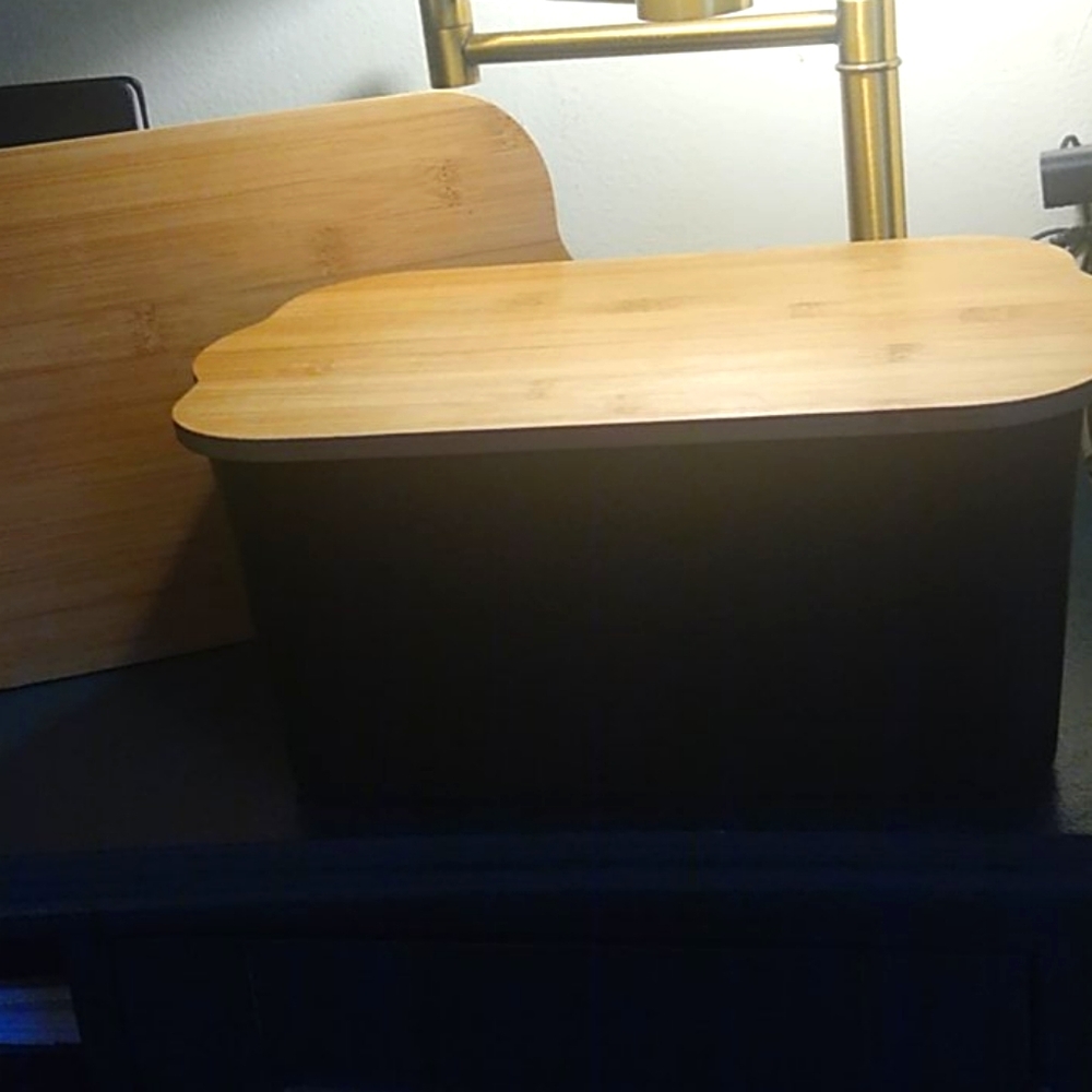 Storage container
